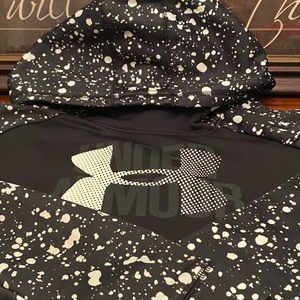 UA Hoodie Boys XL. No stains, rips, or tears. Very good condition.